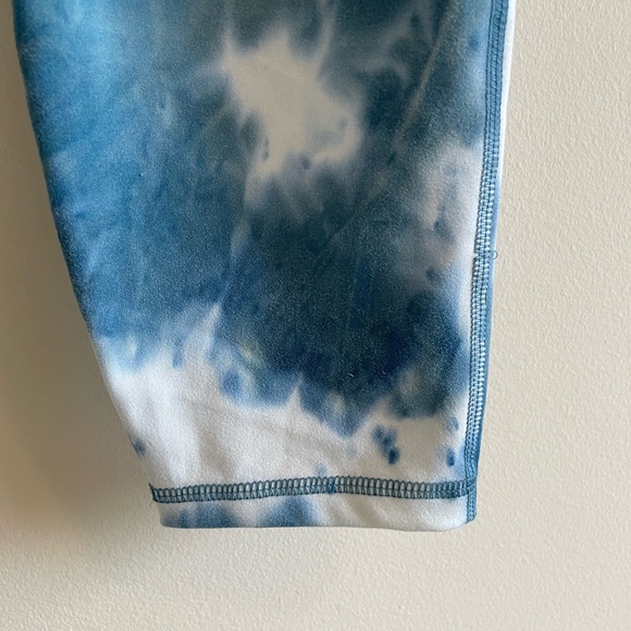 Size M Blue and White Tye Dye Leggings - Picture 12 of 17